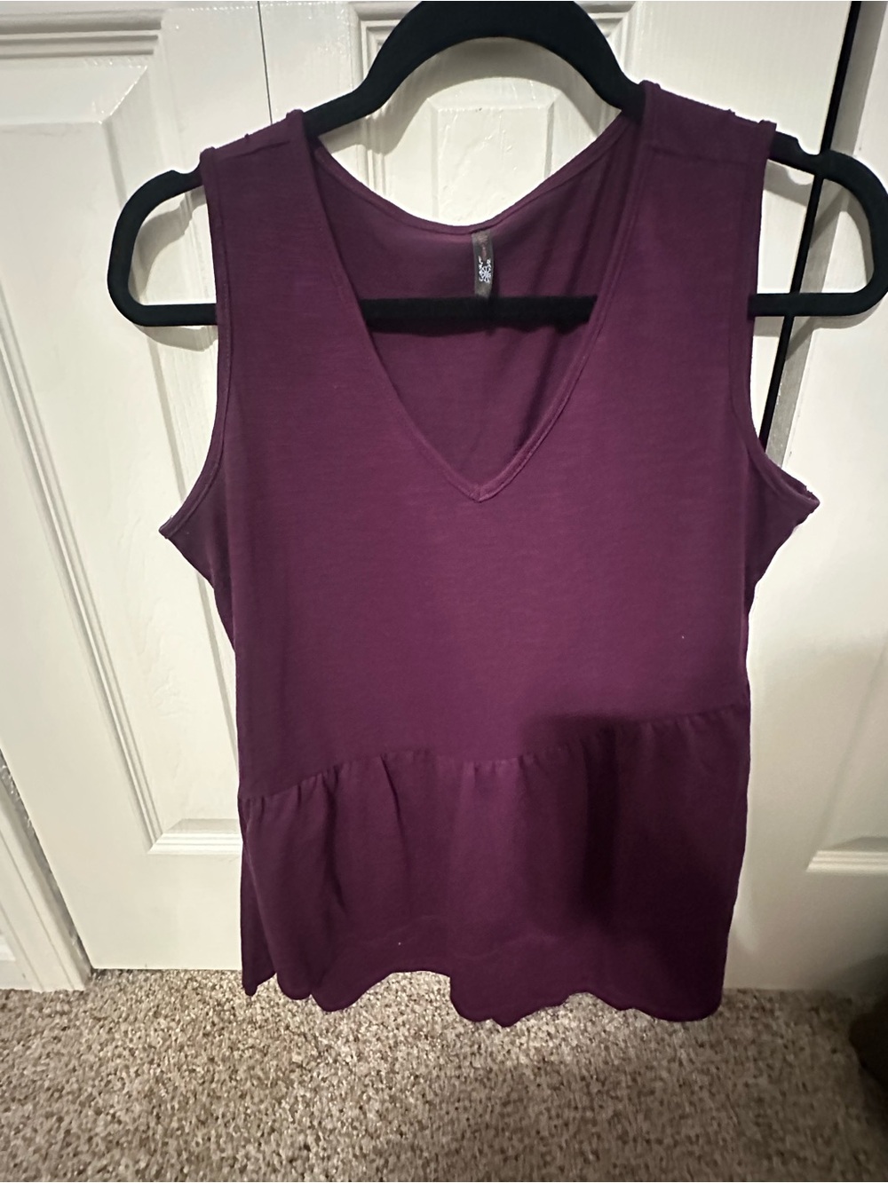 JW Collection Purple Sleeveless Peplum V-Neck Top. Size Large
